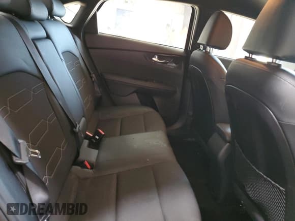 ✅ 2021 Kia Forte GT-Line • VIN: 3KPF34AD9ME400100 • Lot: 87073415. Wystawiony na Copart z przebiegiem 38 592 mil. Bezpłatny archiwum sprzedaży aukcyjnych z USA i szczegółowy raport historii pojazdu na DreamBid. Zdjęcie 10.