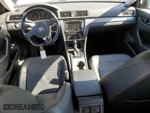 ✅ 2014 Volkswagen Passat SE • VIN: 1VWBN7A38EC058291 • Лот: 82716985. Опубликован ранее на Copart с пробегом 151 480 миль. Бесплатный доступ к архиву аукционных продаж из США и подробный отчёт об истории автомобиля на DreamBid. Изображение 8.