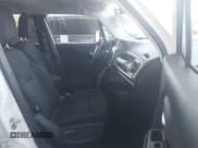 ✅ 2017 Jeep Renegade Latitude • VIN: ZACCJABB9HPG39918 • Lot: 43241769. Wystawiony na IAAI z przebiegiem 147 955 mil. Bezpłatny archiwum sprzedaży aukcyjnych z USA i szczegółowy raport historii pojazdu na DreamBid. Zdjęcie 5.