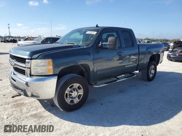 ✅ 2009 Chevrolet Silverado 2500HD • VIN: 1GCHK696X9E147868 • Lot: 43383015. Wystawiony na Copart z przebiegiem 262 454 mil. Bezpłatny archiwum sprzedaży aukcyjnych z USA i szczegółowy raport historii pojazdu na DreamBid. Zdjęcie 1.