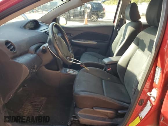 ✅ 2010 Toyota Yaris • VIN: JTDBT4K30A4064371 • Лот: 81992745. Опубликован ранее на Copart с пробегом 300 768 миль. Бесплатный доступ к архиву аукционных продаж из США и подробный отчёт об истории автомобиля на DreamBid. Изображение 7.