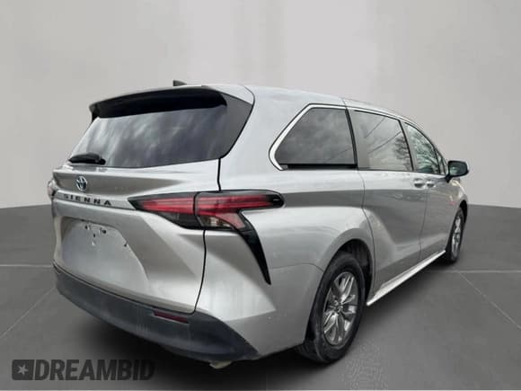 ✅ 2021 Toyota Sienna LE • VIN: 5TDKSKFC4MS036339 • Lot: 92942915. Listed on Copart with 203,232 mi. Free auction sales archive from the USA and detailed vehicle history report at DreamBid. Image 4.