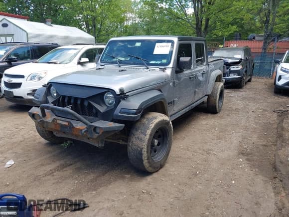 ✅ 2020 Jeep Gladiator Sport S • VIN: 1C6HJTAGXLL199209 • Lot: 42186918. Wystawiony na IAAI z przebiegiem 126 853 mil. Bezpłatny archiwum sprzedaży aukcyjnych z USA i szczegółowy raport historii pojazdu na DreamBid. Zdjęcie 2.