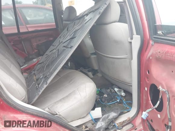 ✅ 2004 Jeep Grand Cherokee Laredo • VIN: 1J4GX48S34C267798 • Lot: 42443693. Wystawiony na IAAI z przebiegiem Nie podano. Bezpłatny archiwum sprzedaży aukcyjnych z USA i szczegółowy raport historii pojazdu na DreamBid. Zdjęcie 8.