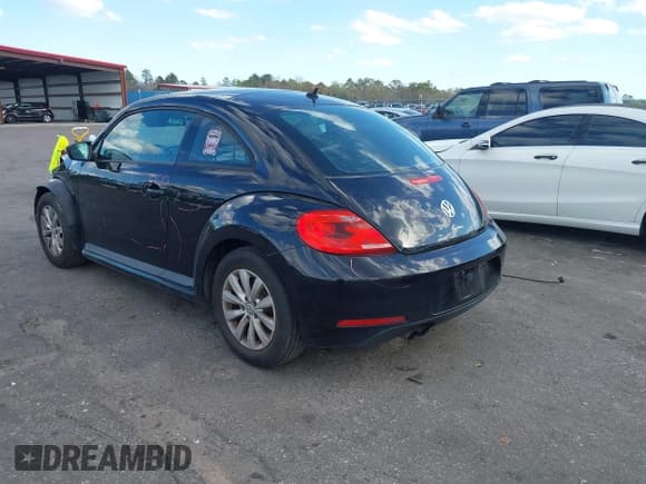 ✅ 2016 Volkswagen Beetle Wolfsburg Edition • VIN: 3VWF17AT8GM610211 • Lot: 41794336. Wystawiony na IAAI z przebiegiem 114 080 mil. Bezpłatny archiwum sprzedaży aukcyjnych z USA i szczegółowy raport historii pojazdu na DreamBid. Zdjęcie 3.