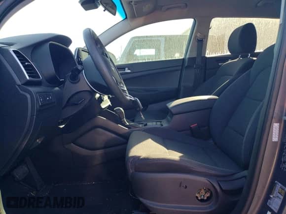 2019 Hyundai Tucson SE z VIN KM8J23A44KU910291, wystawiony jako Copart lot #86820405 z przebiegiem 61 875 mil mil oraz Szkoda całkowita • Salvage title. Historia ofert i sprzedaży dostępna na DreamBid. Obrazek 7.