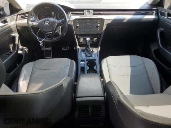 ✅ 2020 Volkswagen Arteon SE • VIN: WVWBR7AN7LE012218 • Lot: 68979595. Listed on Copart with 101,180 mi. Free auction sales archive from the USA and detailed vehicle history report at DreamBid. Image 8.