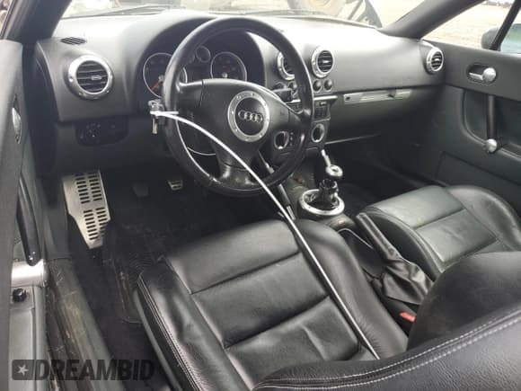 ✅ 2001 Audi TT • VIN: TRUUT28N911021614 • Лот: 69810234. Опубликован ранее на Copart с пробегом 136 538 миль. Бесплатный доступ к архиву аукционных продаж из США и подробный отчёт об истории автомобиля на DreamBid. Изображение 8.