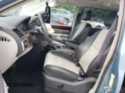 ✅ 2010 Chrysler Town & Country Touring Plus • VIN: 2A4RR8DX0AR494185 • Lot: 68684335. Wystawiony na Copart z przebiegiem 131 904 mil. Bezpłatny archiwum sprzedaży aukcyjnych z USA i szczegółowy raport historii pojazdu na DreamBid. Zdjęcie 7.