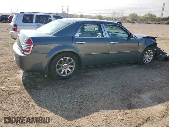 ✅ 2005 Chrysler 300 C • VIN: 2C3AA63H05H114917 • Lot: 87114425. Wystawiony na Copart z przebiegiem 143 258 mil. Bezpłatny archiwum sprzedaży aukcyjnych z USA i szczegółowy raport historii pojazdu na DreamBid. Zdjęcie 3.