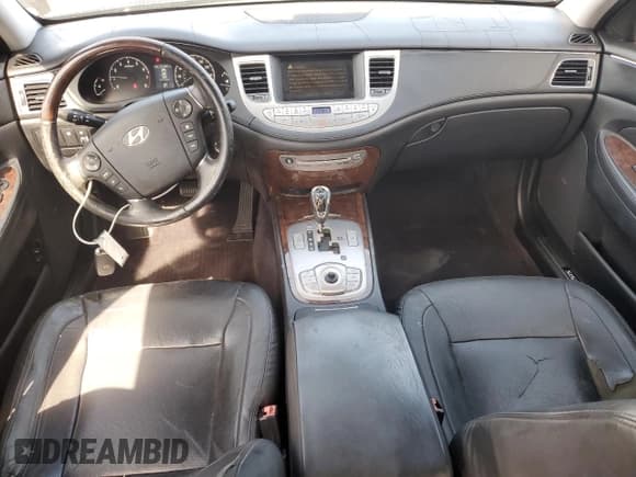 ✅ 2011 Hyundai Genesis • VIN: KMHGC4DFXBU140253 • Лот: 84727875. Опубликован ранее на Copart с пробегом 131 887 миль. Бесплатный доступ к архиву аукционных продаж из США и подробный отчёт об истории автомобиля на DreamBid. Изображение 8.