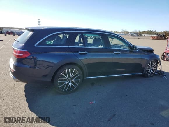 ✅ 2023 Mercedes-Benz E 450 • VIN: W1KZH6AB1PB155552 • Лот: 45599685. Опубликован ранее на Copart с пробегом 22 607 миль. Бесплатный доступ к архиву аукционных продаж из США и подробный отчёт об истории автомобиля на DreamBid. Изображение 3.