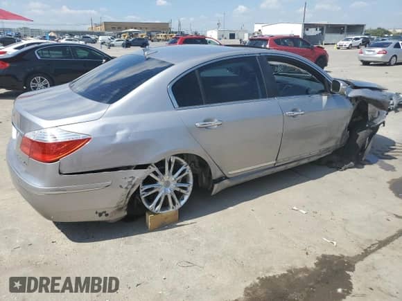 2010 Hyundai Genesis с VIN KMHGC4DF7AU097280, выставлен на аукционе Copart как лот 71830464 с пробегом 140 098 миль миль и Списание • Salvage title. История ставок и продаж доступна на DreamBid. Изображение 3.