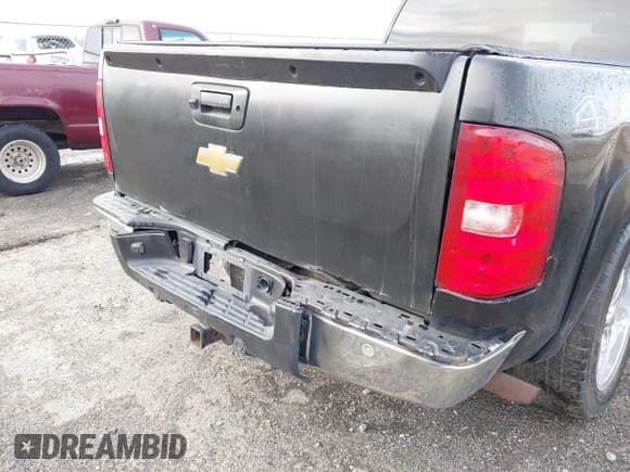 ✅ 2011 Chevrolet Silverado 1500 LT • VIN: 3GCPKSE33BG191046 • Лот: 43849954. Опубликован ранее на IAAI с пробегом 220 466 миль. Бесплатный доступ к архиву аукционных продаж из США и подробный отчёт об истории автомобиля на DreamBid. Изображение 18.