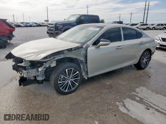 ✅ 2025 Lexus ES 350 • VIN: 58ADZ1B17SU186638 • Лот: 56109465. Опубликован ранее на Copart с пробегом 6 073 миль. Бесплатный доступ к архиву аукционных продаж из США и подробный отчёт об истории автомобиля на DreamBid. Изображение 1.