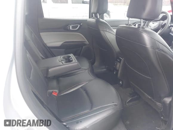 ✅ 2024 Jeep Compass Limited • VIN: 3C4NJDCNXRT134810 • Lot: 42402844. Wystawiony na IAAI z przebiegiem 30 482 mil. Bezpłatny archiwum sprzedaży aukcyjnych z USA i szczegółowy raport historii pojazdu na DreamBid. Zdjęcie 8.