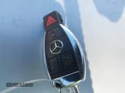 ✅ 2015 Mercedes-Benz C 250 • VIN: WDDGJ4HB4FG367661 • Lot: 42749218. Wystawiony na IAAI z przebiegiem 68 277 mil. Bezpłatny archiwum sprzedaży aukcyjnych z USA i szczegółowy raport historii pojazdu na DreamBid. Zdjęcie 11.