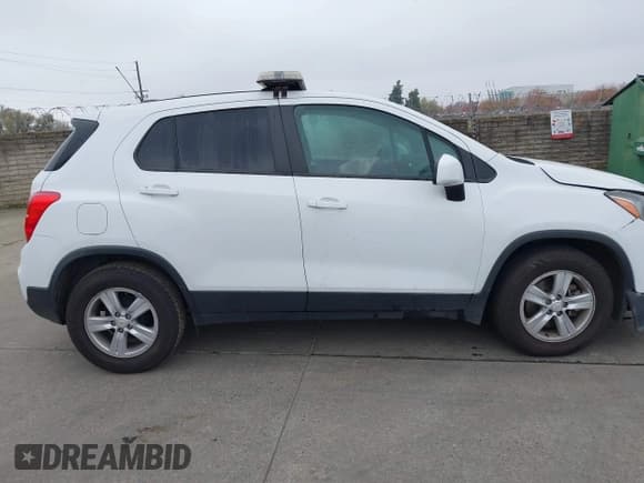 ✅ 2020 Chevrolet Trax LS • VIN: KL7CJKSB3LB022813 • Lot: 43753612. Wystawiony na IAAI z przebiegiem 85 533 mil. Bezpłatny archiwum sprzedaży aukcyjnych z USA i szczegółowy raport historii pojazdu na DreamBid. Zdjęcie 13.