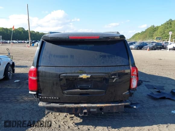 ✅ 2019 Chevrolet Suburban LT • VIN: 1GNSKHKC3KR143958 • Lot: 43214049. Wystawiony na IAAI z przebiegiem 199 490 mil. Bezpłatny archiwum sprzedaży aukcyjnych z USA i szczegółowy raport historii pojazdu na DreamBid. Zdjęcie 16.