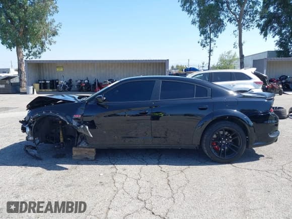 ✅ 2021 Dodge Charger Scat Pack Widebody • VIN: 2C3CDXGJ6MH584760 • Lot: 42316076. Wystawiony na IAAI z przebiegiem 33 525 mil. Bezpłatny archiwum sprzedaży aukcyjnych z USA i szczegółowy raport historii pojazdu na DreamBid. Zdjęcie 15.