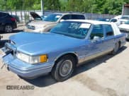 ✅ 1994 Lincoln Town Car Executive • VIN: 1LNLM81W3RY701094 • Lot: 42385800. Wystawiony na IAAI z przebiegiem 135 669 mil. Bezpłatny archiwum sprzedaży aukcyjnych z USA i szczegółowy raport historii pojazdu na DreamBid. Zdjęcie 18.