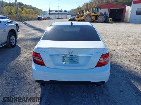 ✅ 2013 Mercedes-Benz C 300 Sport • VIN: WDDGF8AB2DR254408 • Лот: 43537765. Опубликован ранее на IAAI с пробегом 127 078 миль. Бесплатный доступ к архиву аукционных продаж из США и подробный отчёт об истории автомобиля на DreamBid. Изображение 16.