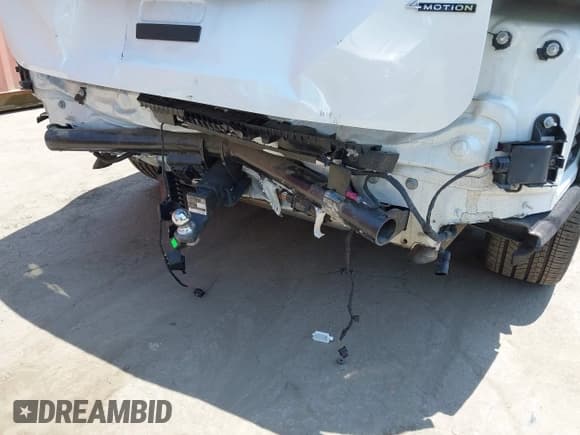 ✅ 2024 Volkswagen Atlas SEL Premium R-Line • VIN: 1V2FR2CA9RC580004 • Lot: 42573560. Wystawiony na IAAI z przebiegiem 10 349 mil. Bezpłatny archiwum sprzedaży aukcyjnych z USA i szczegółowy raport historii pojazdu na DreamBid. Zdjęcie 18.