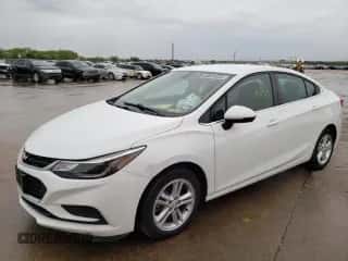 2017 Chevrolet Cruze LT z VIN 1G1BE5SM6H7167689, wystawiony jako Copart lot #66031372 z przebiegiem 143 755 mil mil oraz . Historia ofert i sprzedaży dostępna na DreamBid. Obrazek 1.