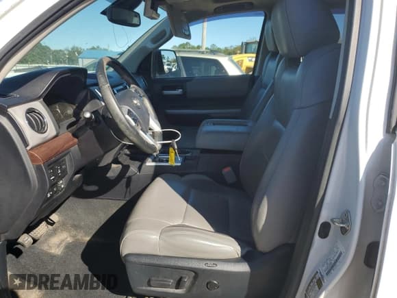 ✅ 2018 Toyota Tundra SR5 • VIN: 5TFFY5F19JX240415 • Lot: 84810145. Listed on Copart with 132,107 mi. Free auction sales archive from the USA and detailed vehicle history report at DreamBid. Image 7.
