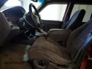 ✅ 2000 Ford Explorer XLT • VIN: 1FMZU73E5YZA24468 • Lot: 82210305. Wystawiony na Copart z przebiegiem 125 033 mil. Bezpłatny archiwum sprzedaży aukcyjnych z USA i szczegółowy raport historii pojazdu na DreamBid. Zdjęcie 7.