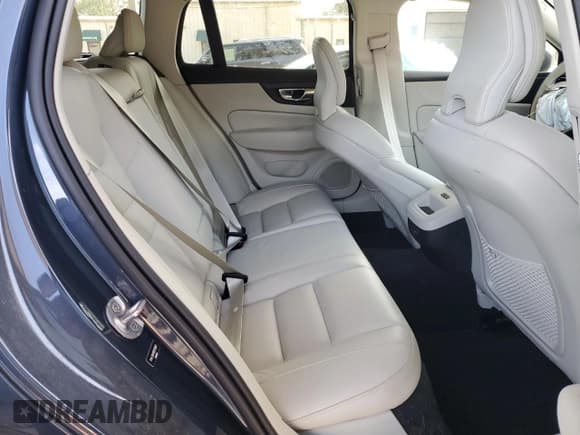 ✅ 2024 Volvo V60 Plus • VIN: YV4L12WY0R2139661 • Lot: 49709845. Wystawiony na Copart z przebiegiem 15 430 mil. Bezpłatny archiwum sprzedaży aukcyjnych z USA i szczegółowy raport historii pojazdu na DreamBid. Zdjęcie 10.