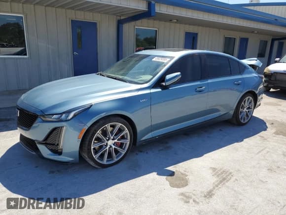 ✅ 2024 Cadillac CT5-V • VIN: 1G6DR5RW6R0129923 • Lot: 49929095. Wystawiony na Copart z przebiegiem 5 306 mil. Bezpłatny archiwum sprzedaży aukcyjnych z USA i szczegółowy raport historii pojazdu na DreamBid. Zdjęcie 1.