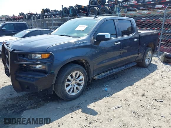 ✅ 2022 Chevrolet Silverado 1500 Custom • VIN: 1GCPYBEKXNZ210153 • Lot: 43235538. Wystawiony na IAAI z przebiegiem 75 000 mil. Bezpłatny archiwum sprzedaży aukcyjnych z USA i szczegółowy raport historii pojazdu na DreamBid. Zdjęcie 18.