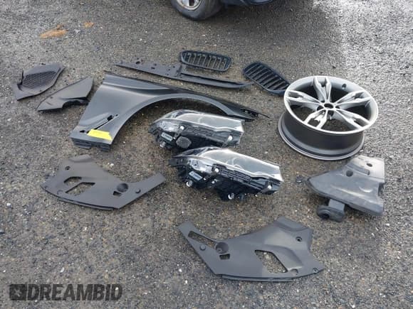 ✅ 2018 BMW 5 Series M550i xDrive • VIN: WBAJB9C59JB035262 • Lot: 43635064. Wystawiony na IAAI z przebiegiem 108 290 mil. Bezpłatny archiwum sprzedaży aukcyjnych z USA i szczegółowy raport historii pojazdu na DreamBid. Zdjęcie 12.