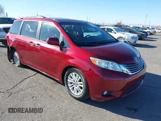 ✅ 2015 Toyota Sienna XLE • VIN: 5TDYK3DCXFS621190 • Lot: 41646481. Wystawiony na IAAI z przebiegiem 173 817 mil. Bezpłatny archiwum sprzedaży aukcyjnych z USA i szczegółowy raport historii pojazdu na DreamBid. Zdjęcie 1.