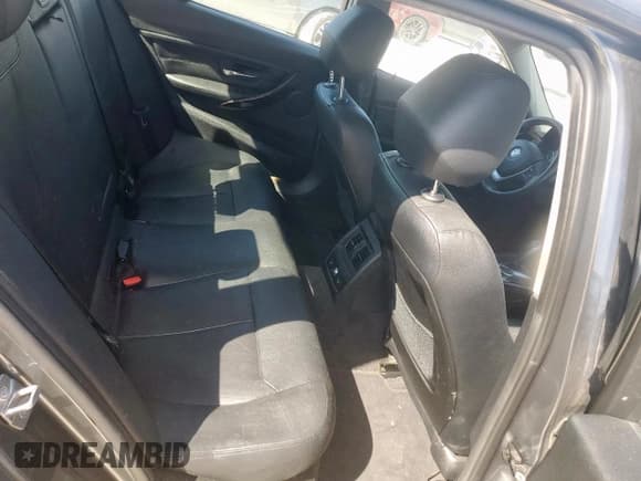 ✅ 2015 BMW 3 Series 328i xDrive • VIN: WBA3B5G58FNS17357 • Лот: 84263415. Опубликован ранее на Copart с пробегом 78 300 миль. Бесплатный доступ к архиву аукционных продаж из США и подробный отчёт об истории автомобиля на DreamBid. Изображение 10.