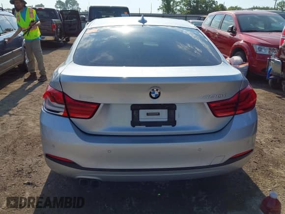 ✅ 2019 BMW 4 Series 430i • VIN: WBA4J1C51KBM14629 • Lot: 42934408. Wystawiony na IAAI z przebiegiem 100 522 mil. Bezpłatny archiwum sprzedaży aukcyjnych z USA i szczegółowy raport historii pojazdu na DreamBid. Zdjęcie 16.
