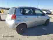 2006 Chevrolet Aveo LS z VIN KL1TD66636B640854, wystawiony jako Copart lot #41710655 z przebiegiem 87 774 mil mil oraz Czysty tytuł • Clean title. Historia ofert i sprzedaży dostępna na DreamBid. Obrazek 3.