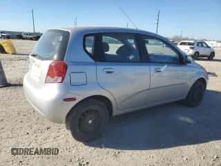 2006 Chevrolet Aveo LS z VIN KL1TD66636B640854, wystawiony jako Copart lot #41710655 z przebiegiem 87 774 mil mil oraz Czysty tytuł • Clean title. Historia ofert i sprzedaży dostępna na DreamBid. Obrazek 3.