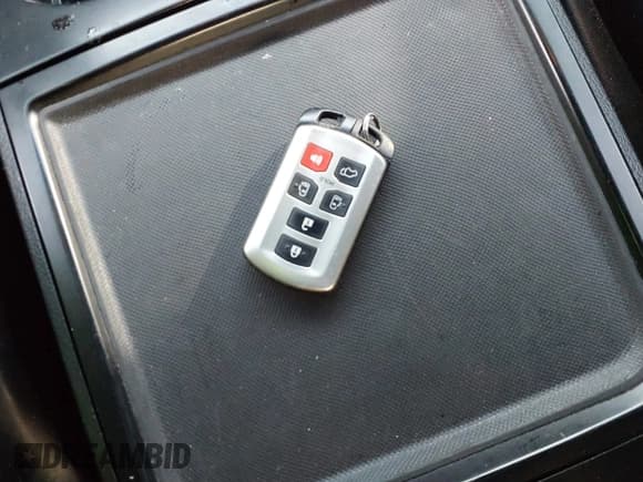 ✅ 2015 Toyota Sienna SE • VIN: 5TDXK3DC8FS633124 • Lot: 41475935. Listed on IAAI with 182,921 mi. Free auction sales archive from the USA and detailed vehicle history report at DreamBid. Image 11.