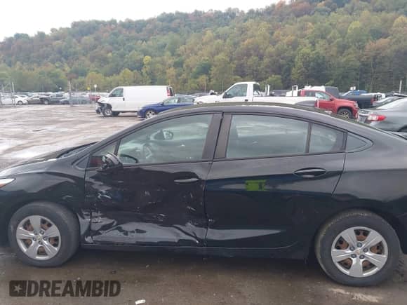 2018 Chevrolet Cruze LS с VIN 1G1BC5SM0J7109511, выставлен на аукционе IAAI как лот 43280547 с пробегом 102 497 миль миль и . История ставок и продаж доступна на DreamBid. Изображение 14.