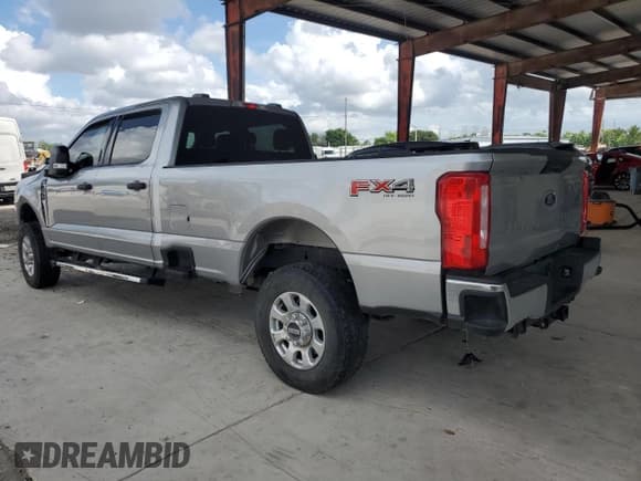 ✅ 2024 Ford F-250 XL • VIN: 1FT7W2BAXREE62922 • Lot: 90459185. Wystawiony na Copart z przebiegiem 22 532 mil. Bezpłatny archiwum sprzedaży aukcyjnych z USA i szczegółowy raport historii pojazdu na DreamBid. Zdjęcie 2.