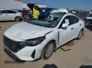 ✅ 2025 Nissan Sentra S • VIN: 3N1AB8BV3SY353107 • Lot: 43474496. Wystawiony na IAAI z przebiegiem Nie podano. Bezpłatny archiwum sprzedaży aukcyjnych z USA i szczegółowy raport historii pojazdu na DreamBid. Zdjęcie 17.