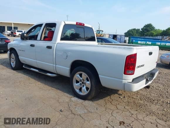 2003 Dodge 1500 ST z VIN 1D7HA18N83S214724, wystawiony jako IAAI lot #42566134 z przebiegiem 280 750 mil mil oraz . Historia ofert i sprzedaży dostępna na DreamBid. Obrazek 3.