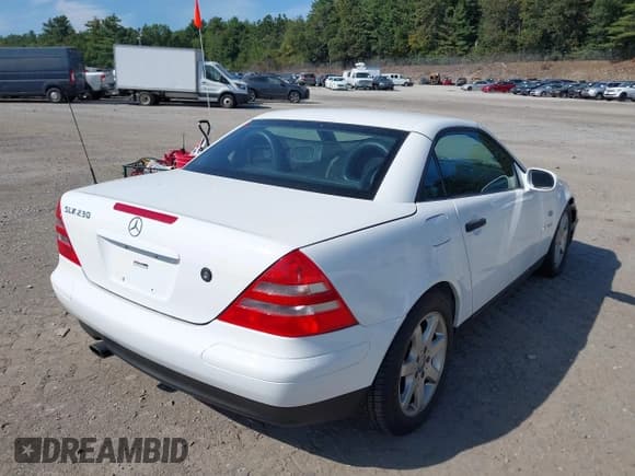 ✅ 2000 Mercedes-Benz SLK 230 Kompressor • VIN: WDBKK47F7YF154250 • Lot: 43209358. Listed on IAAI with 142,003 mi. Free auction sales archive from the USA and detailed vehicle history report at DreamBid. Image 4.