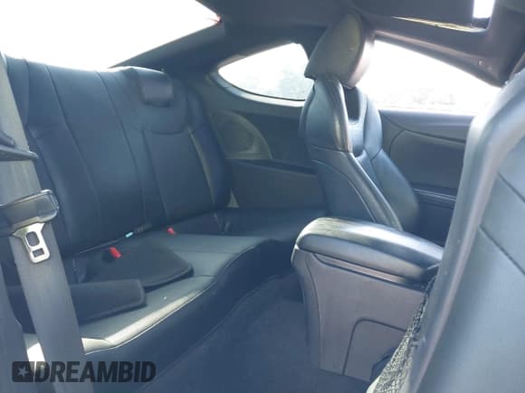 ✅ 2015 Hyundai Genesis Coupe Ultimate • VIN: KMHHU6KJ4FU124849 • Lot: 42647192. Wystawiony na IAAI z przebiegiem 79 892 mil. Bezpłatny archiwum sprzedaży aukcyjnych z USA i szczegółowy raport historii pojazdu na DreamBid. Zdjęcie 8.