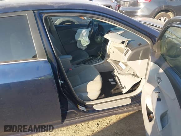 ✅ 2013 Toyota Corolla LE • VIN: 5YFBU4EE6DP079856 • Лот: 43363219. Опубликован ранее на IAAI с пробегом 232 374 миль. Бесплатный доступ к архиву аукционных продаж из США и подробный отчёт об истории автомобиля на DreamBid. Изображение 5.