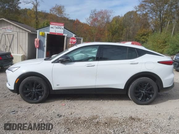 ✅ 2025 Buick Envista Sport Touring • VIN: KL47LBEP5SB079156 • Lot: 43563975. Wystawiony na IAAI z przebiegiem 10 146 mil. Bezpłatny archiwum sprzedaży aukcyjnych z USA i szczegółowy raport historii pojazdu na DreamBid. Zdjęcie 14.