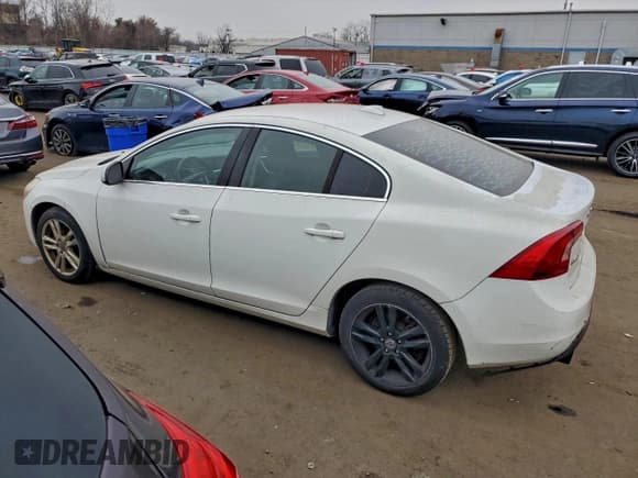 ✅ 2013 Volvo S60 T5 Premier • VIN: YV1612FS4D2178087 • Lot: 93377965. Wystawiony na Copart z przebiegiem 175 439 mil. Bezpłatny archiwum sprzedaży aukcyjnych z USA i szczegółowy raport historii pojazdu na DreamBid. Zdjęcie 2.