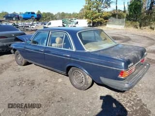 ✅ 1983 Mercedes-Benz 240 • VIN: WDBAB23A7DB390778 • Lot: 43509228. Wystawiony na IAAI z przebiegiem 91 732 mil. Bezpłatny archiwum sprzedaży aukcyjnych z USA i szczegółowy raport historii pojazdu na DreamBid. Zdjęcie 3.